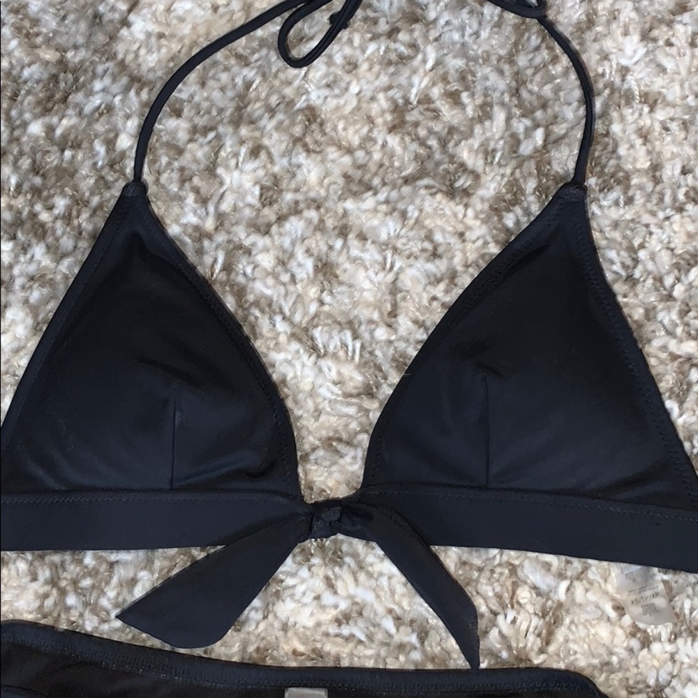 Victoria’s Secret string bikini - Picture 2 of 4